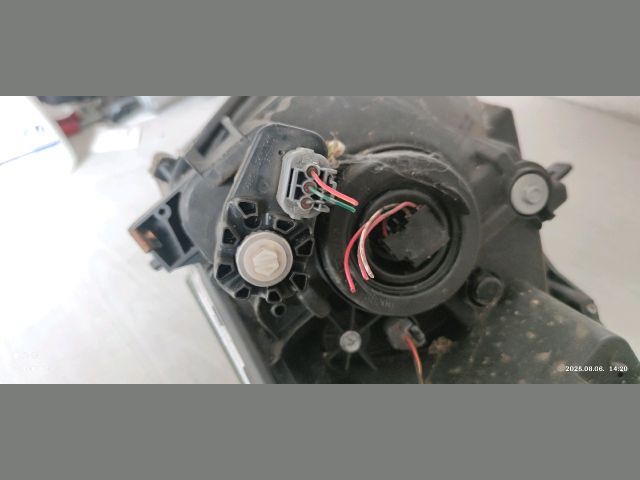 bontott SUZUKI SWIFT IV Jobb Fényszóró