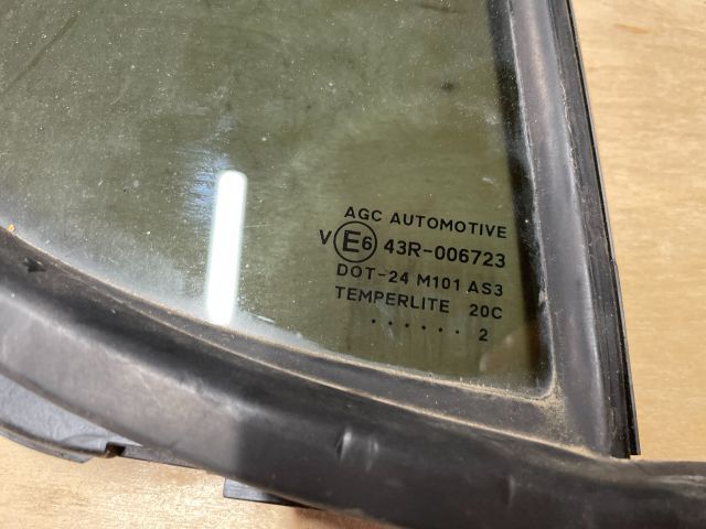 bontott SUZUKI SWIFT IV Jobb hátsó Ablak