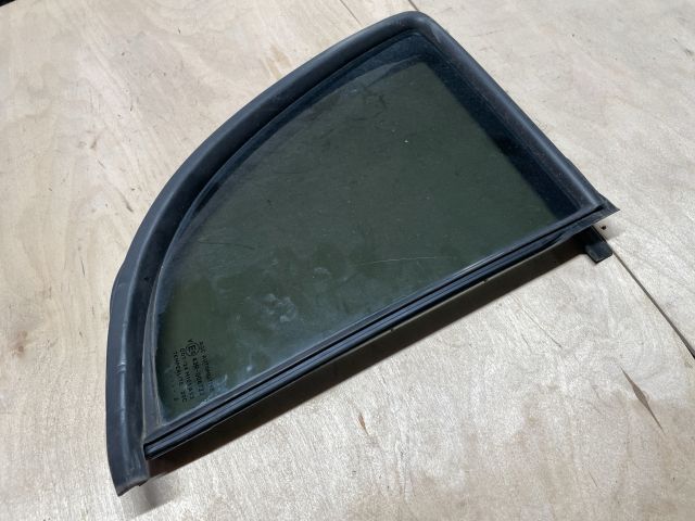 bontott SUZUKI SWIFT IV Jobb hátsó Ablak