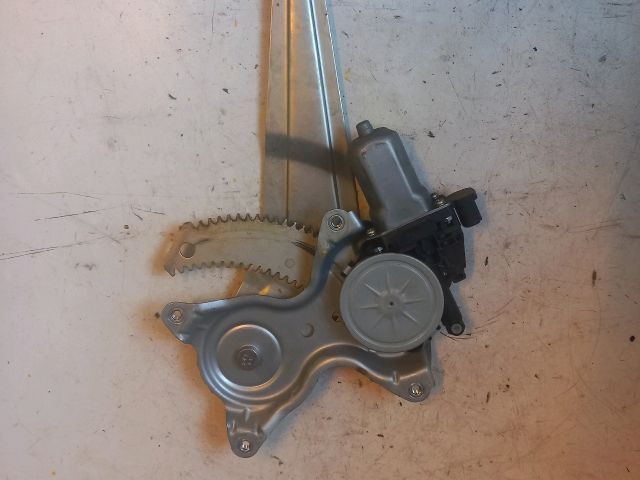 bontott SUZUKI SWIFT IV Jobb hátsó Ablakemelő Motor