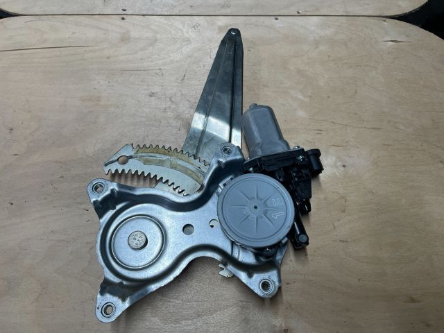 bontott SUZUKI SWIFT IV Jobb hátsó Ablakemelő Szerkezet (Elektromos)