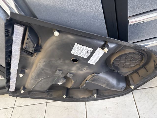 bontott SUZUKI SWIFT IV Jobb hátsó Ajtó Kárpit