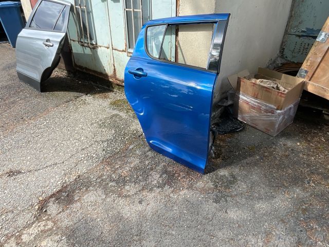 bontott SUZUKI SWIFT IV Jobb hátsó Ajtó (Részeivel)