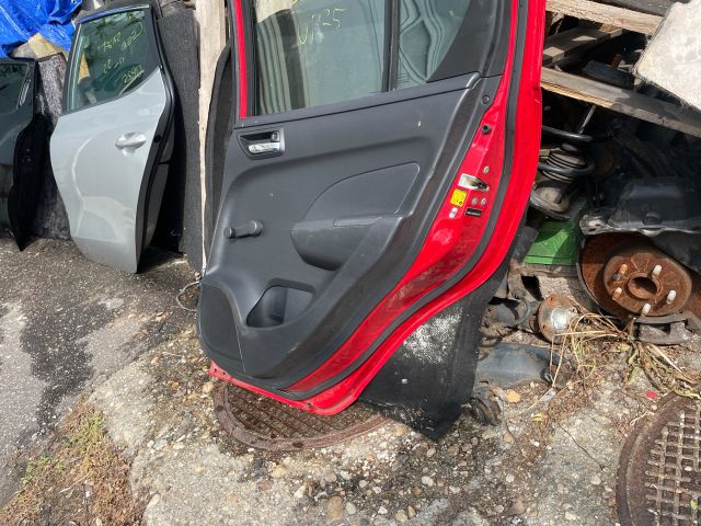 bontott SUZUKI SWIFT IV Jobb hátsó Ajtó (Részeivel)