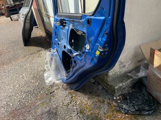 bontott SUZUKI SWIFT IV Jobb hátsó Ajtó (Részeivel)