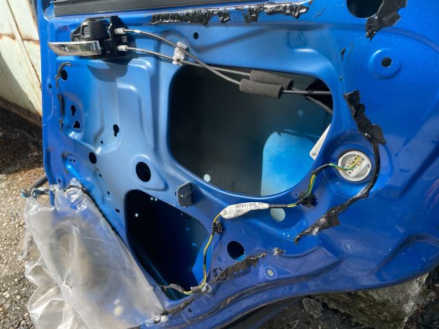 bontott SUZUKI SWIFT IV Jobb hátsó Ajtó (Részeivel)