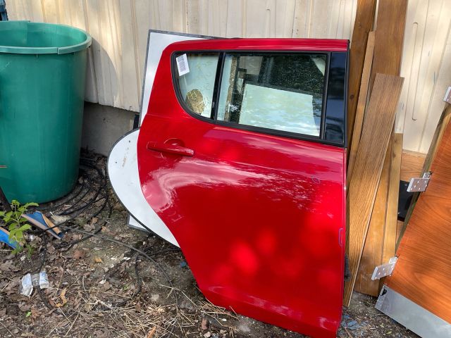 bontott SUZUKI SWIFT IV Jobb hátsó Ajtó (Részeivel)