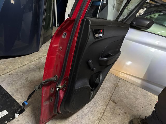 bontott SUZUKI SWIFT IV Jobb hátsó Ajtó (Részeivel)