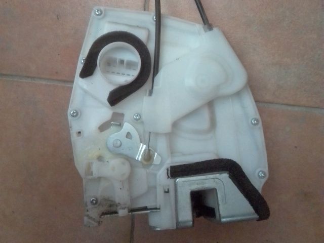 bontott SUZUKI SWIFT IV Jobb hátsó Ajtózár