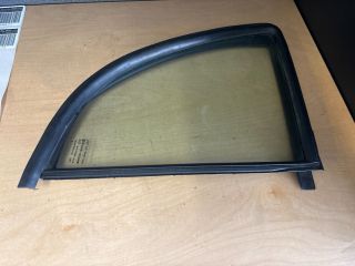 bontott SUZUKI SWIFT IV Jobb hátsó Fixüveg (Ajtóban)