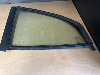 bontott SUZUKI SWIFT IV Jobb hátsó Fixüveg (Ajtóban)