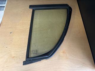 bontott SUZUKI SWIFT IV Jobb hátsó Fixüveg (Ajtóban)