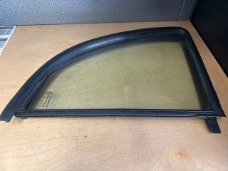 bontott SUZUKI SWIFT IV Jobb hátsó Fixüveg (Ajtóban)