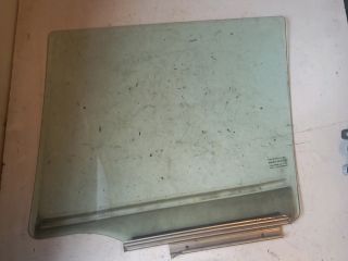 bontott SUZUKI SWIFT IV Jobb hátsó Fixüveg (Ajtóban)