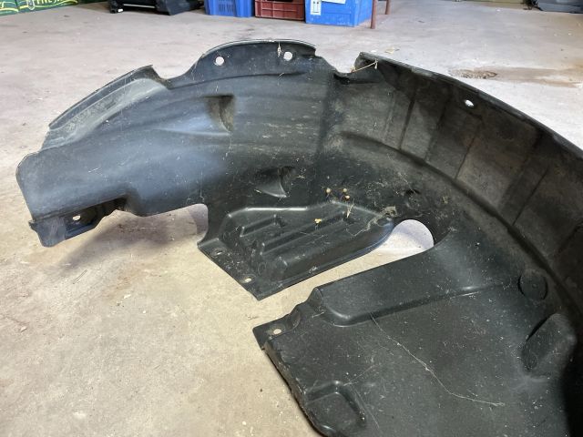 bontott SUZUKI SWIFT IV Jobb hátsó Hátsó Dobbetét (Kerékjárati, Műanyag)