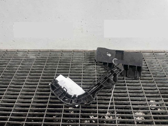 bontott SUZUKI SWIFT IV Jobb hátsó Lökhárító Tartó (Műanyag)