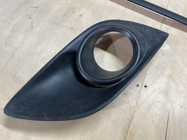 bontott SUZUKI SWIFT IV Jobb Ködlámpa Rács