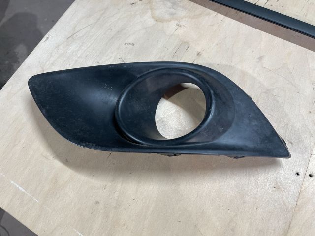 bontott SUZUKI SWIFT IV Jobb Ködlámpa Rács