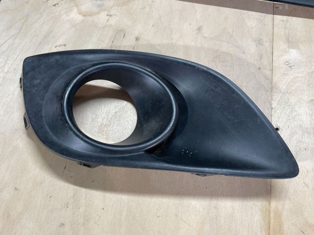 bontott SUZUKI SWIFT IV Jobb Ködlámpa Rács