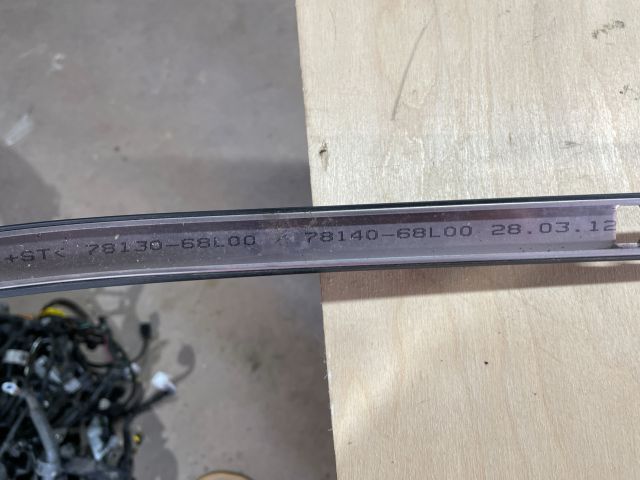 bontott SUZUKI SWIFT IV Jobb Tetősín