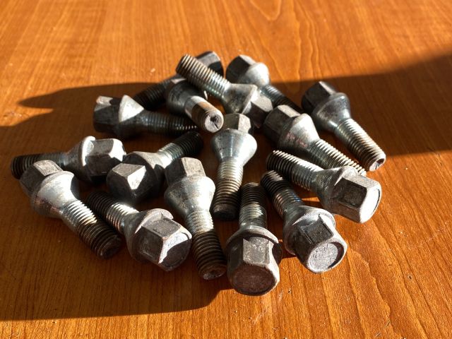 bontott SUZUKI SWIFT IV Kerék Csavar Szett