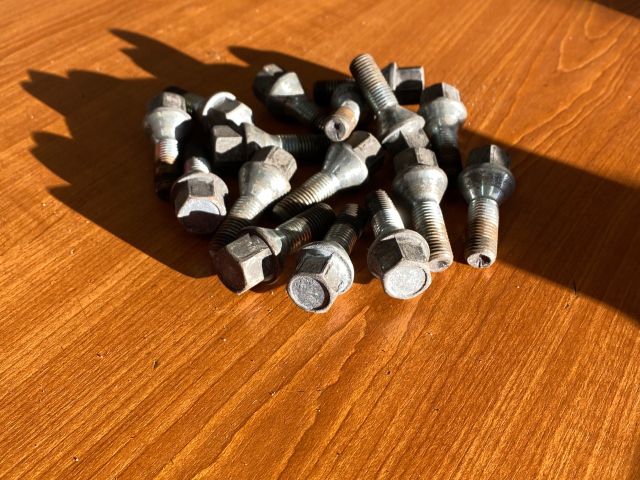 bontott SUZUKI SWIFT IV Kerék Csavar Szett