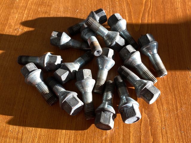 bontott SUZUKI SWIFT IV Kerék Csavar Szett