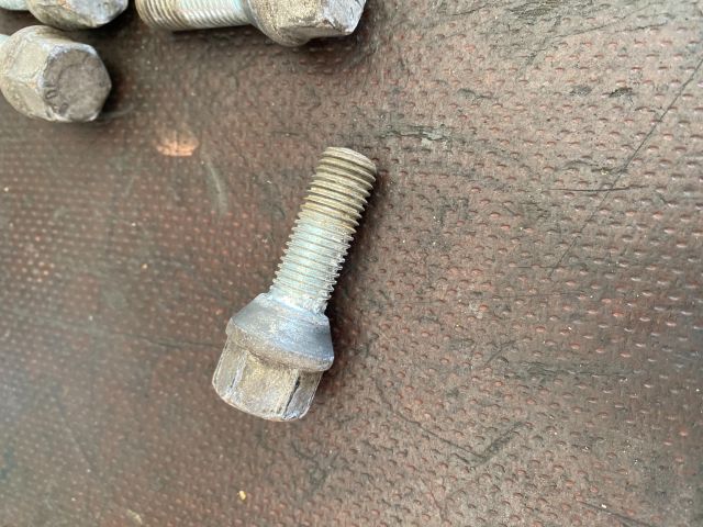 bontott SUZUKI SWIFT IV Kerék Csavar Szett