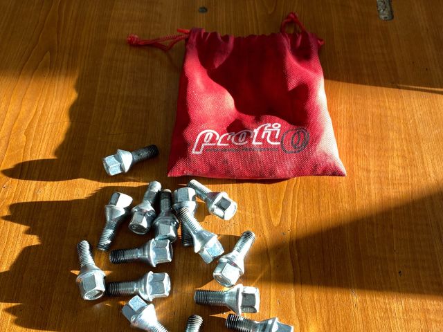 bontott SUZUKI SWIFT IV Kerék Csavar Szett