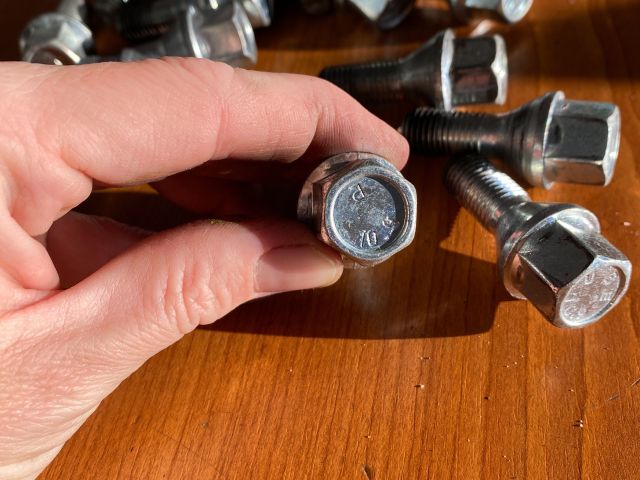 bontott SUZUKI SWIFT IV Kerék Csavar Szett