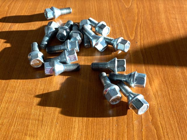 bontott SUZUKI SWIFT IV Kerék Csavar Szett