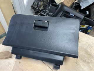 bontott SUZUKI SWIFT IV Kesztyűtartó Ajtó