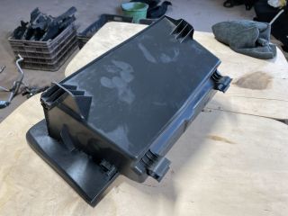 bontott SUZUKI SWIFT IV Kesztyűtartó Ajtó