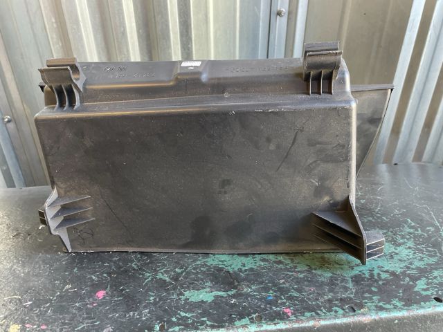 bontott SUZUKI SWIFT IV Kesztyűtartó Ajtó