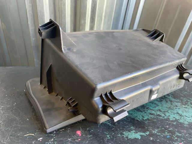 bontott SUZUKI SWIFT IV Kesztyűtartó Ajtó