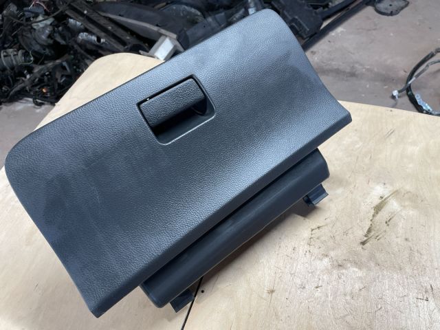 bontott SUZUKI SWIFT IV Kesztyűtartó Ajtó