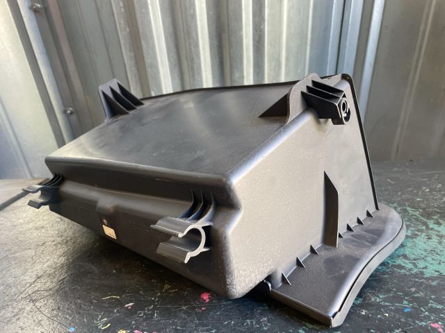 bontott SUZUKI SWIFT IV Kesztyűtartó Ajtó