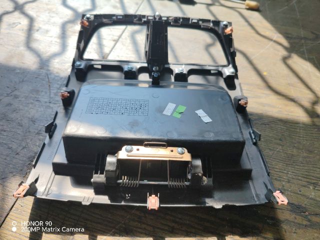 bontott SUZUKI SWIFT IV Középkonzol Keret