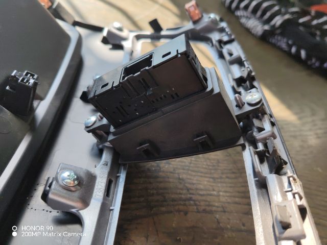 bontott SUZUKI SWIFT IV Középkonzol Keret