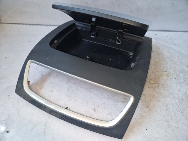 bontott SUZUKI SWIFT IV Középkonzol Keret