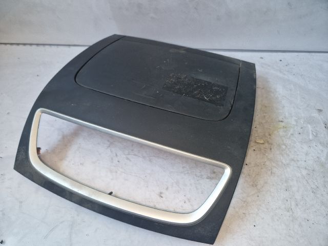 bontott SUZUKI SWIFT IV Középkonzol Keret