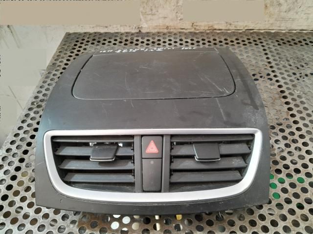 bontott SUZUKI SWIFT IV Középső Szellőző