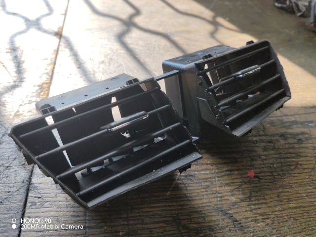 bontott SUZUKI SWIFT IV Középső Szellőző