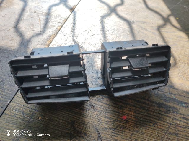 bontott SUZUKI SWIFT IV Középső Szellőző