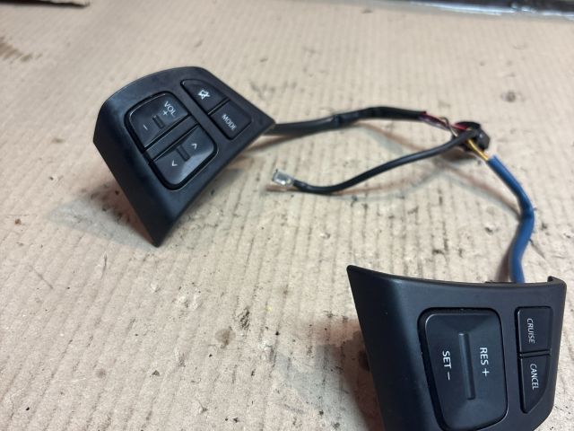 bontott SUZUKI SWIFT IV Multikormány Kapcsoló Pár