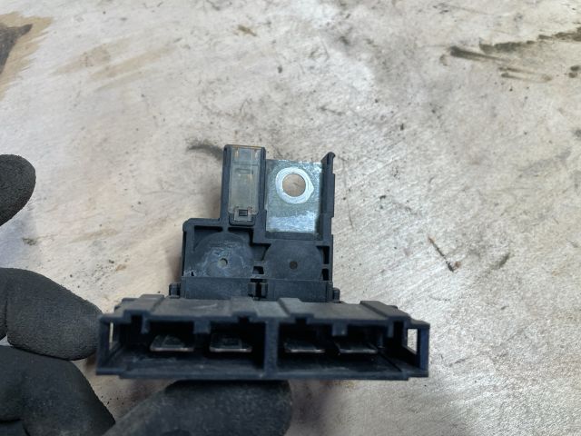 bontott SUZUKI SWIFT IV Pozitív Kábel Elosztó