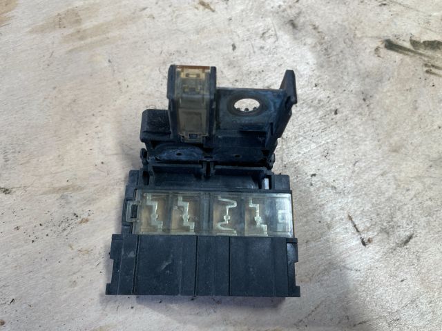 bontott SUZUKI SWIFT IV Pozitív Kábel Elosztó