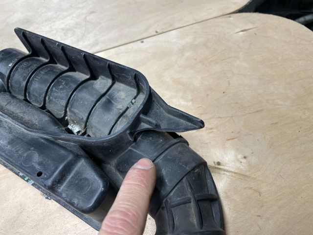 bontott SUZUKI SWIFT IV Szívás Zaj Csökkentő Doboz