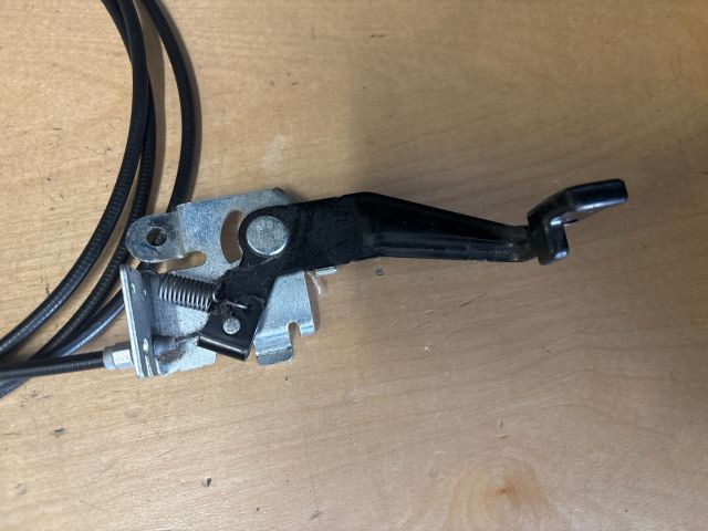 bontott SUZUKI SWIFT IV Tankajtó Nyitó Bowden