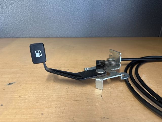 bontott SUZUKI SWIFT IV Tankajtó Nyitó Bowden